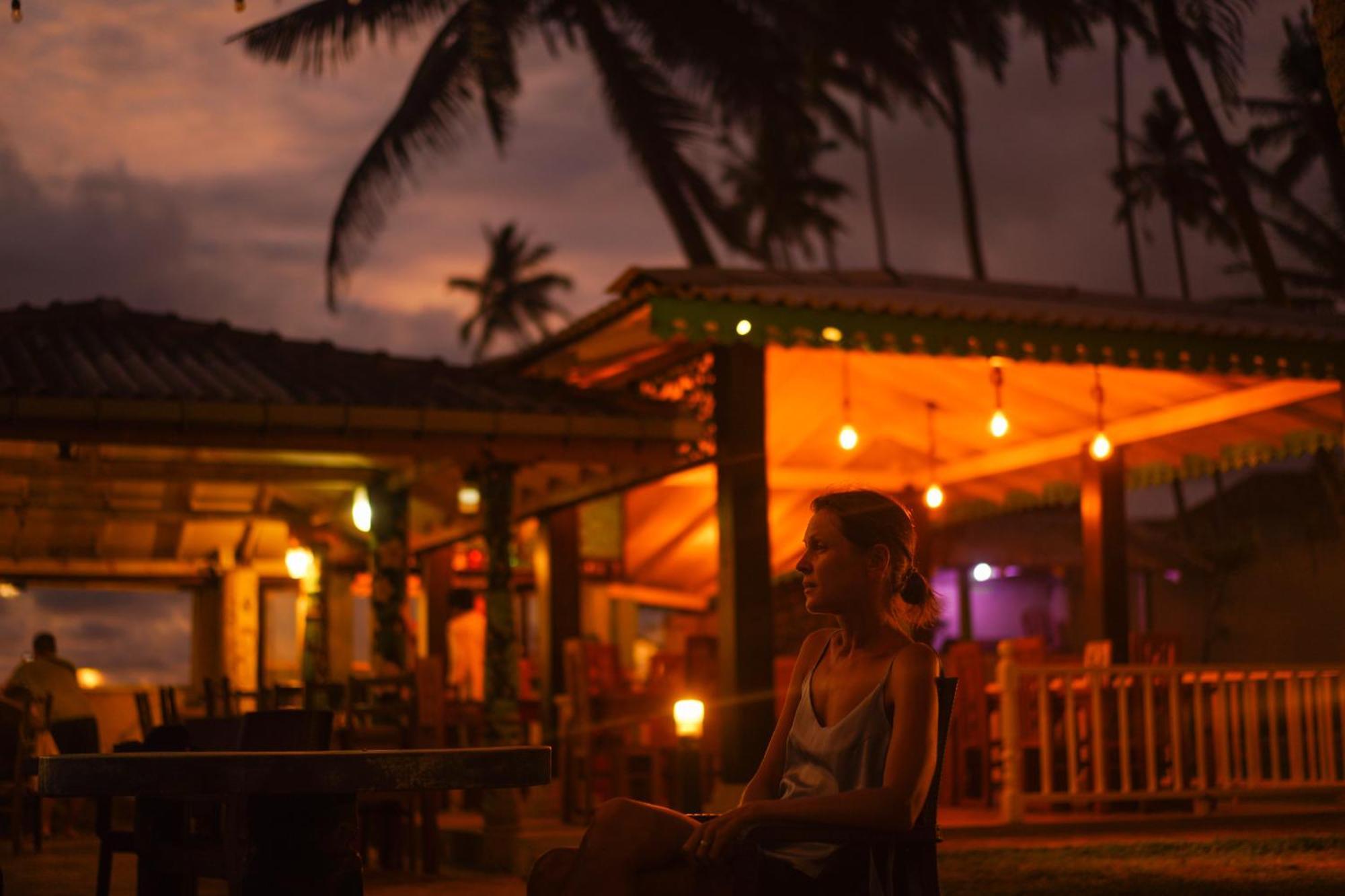 Shanthi Beach Resort Unawatuna Exteriör bild