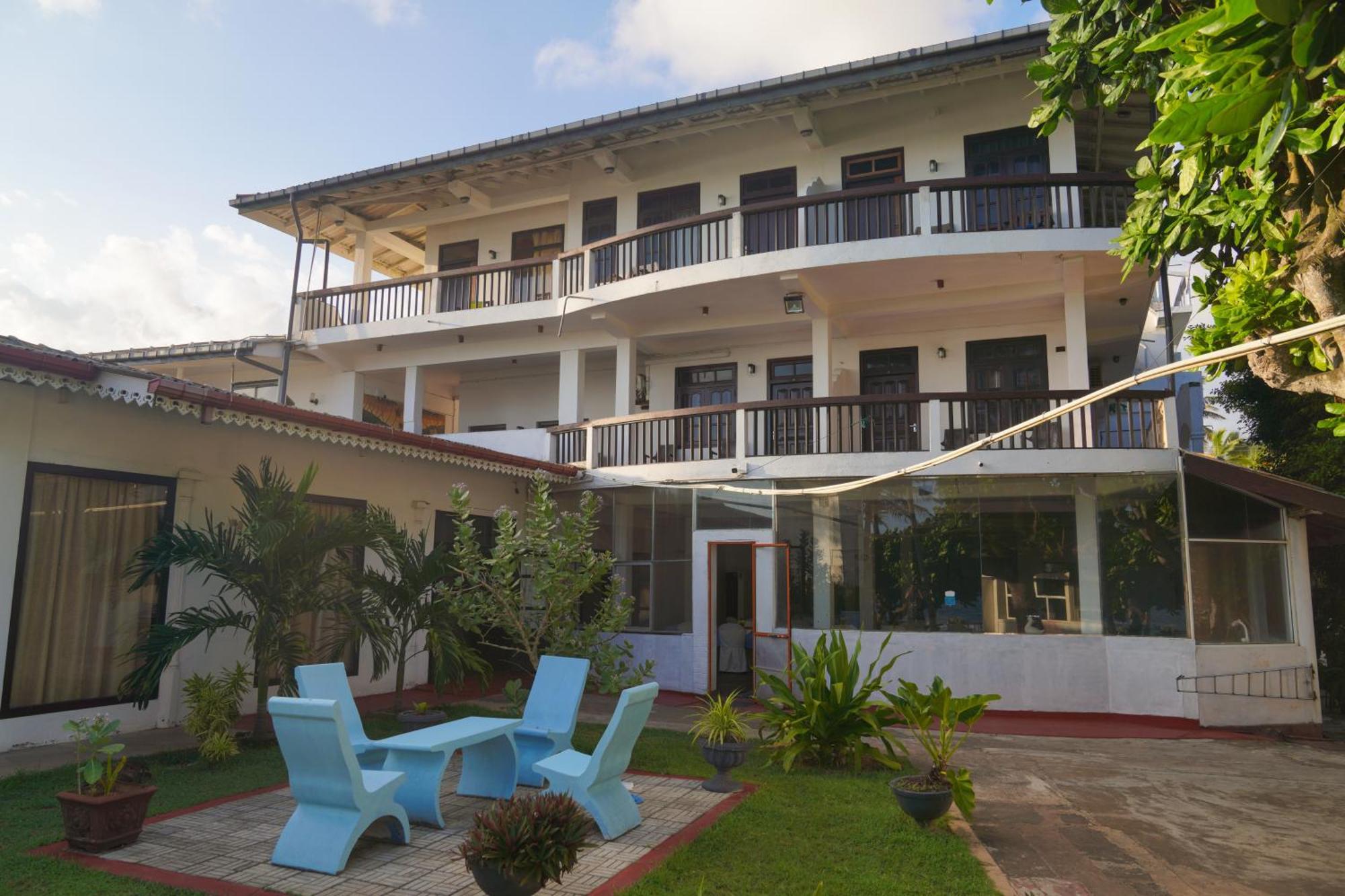 Shanthi Beach Resort Unawatuna Exteriör bild