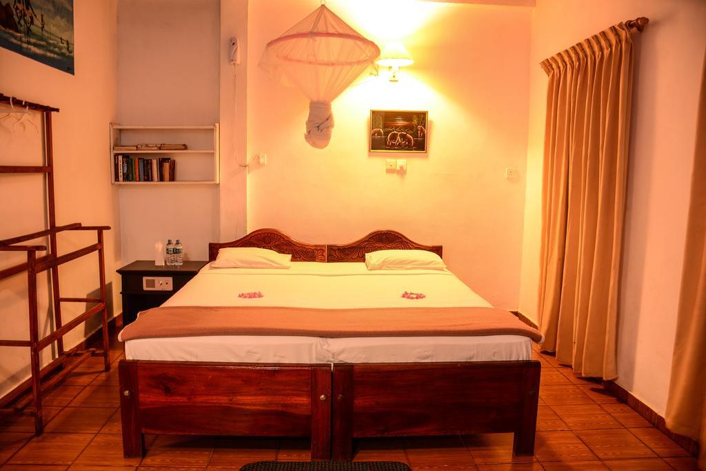 Shanthi Beach Resort Unawatuna Exteriör bild