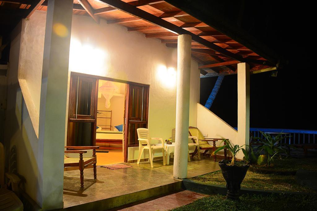 Shanthi Beach Resort Unawatuna Exteriör bild