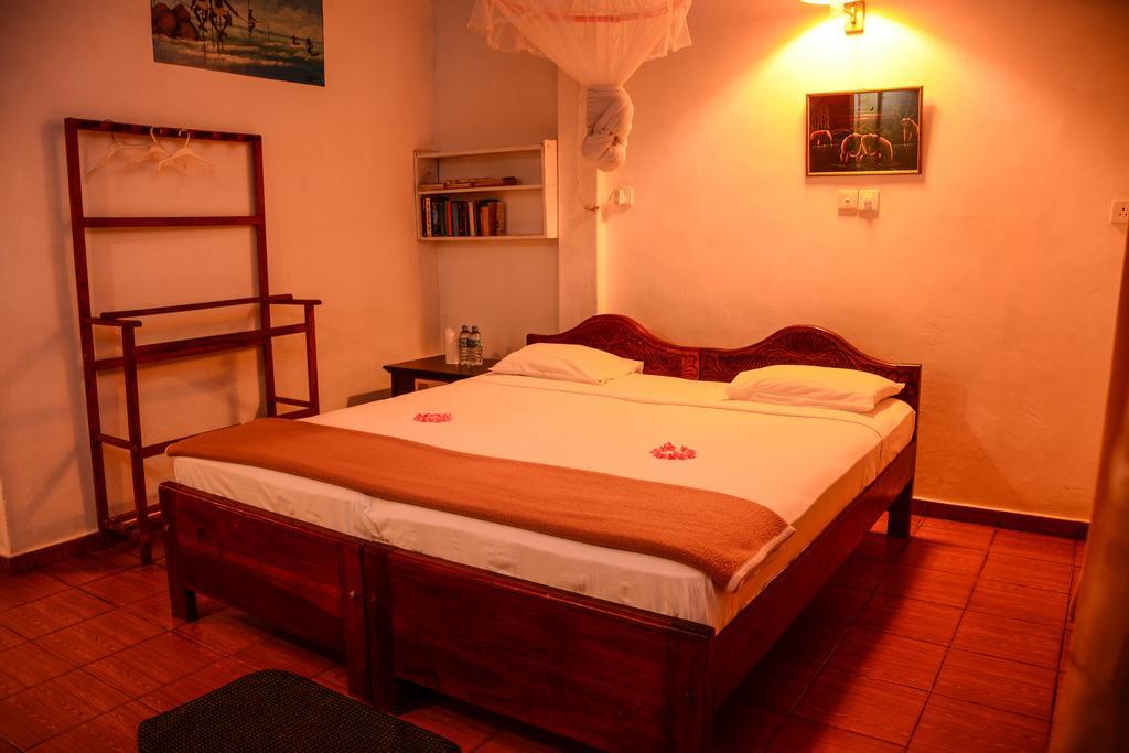 Shanthi Beach Resort Unawatuna Exteriör bild