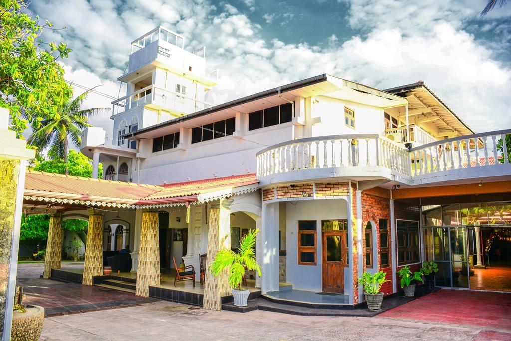 Shanthi Beach Resort Unawatuna Exteriör bild