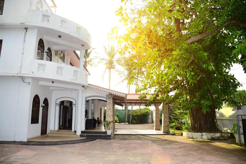 Shanthi Beach Resort Unawatuna Exteriör bild
