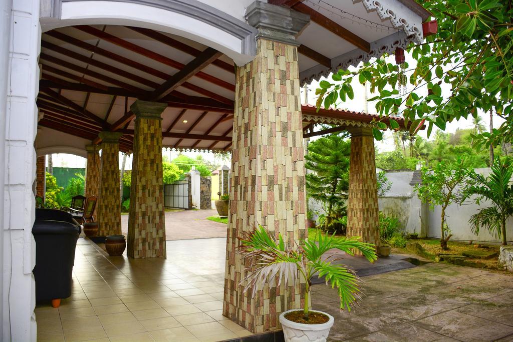 Shanthi Beach Resort Unawatuna Exteriör bild