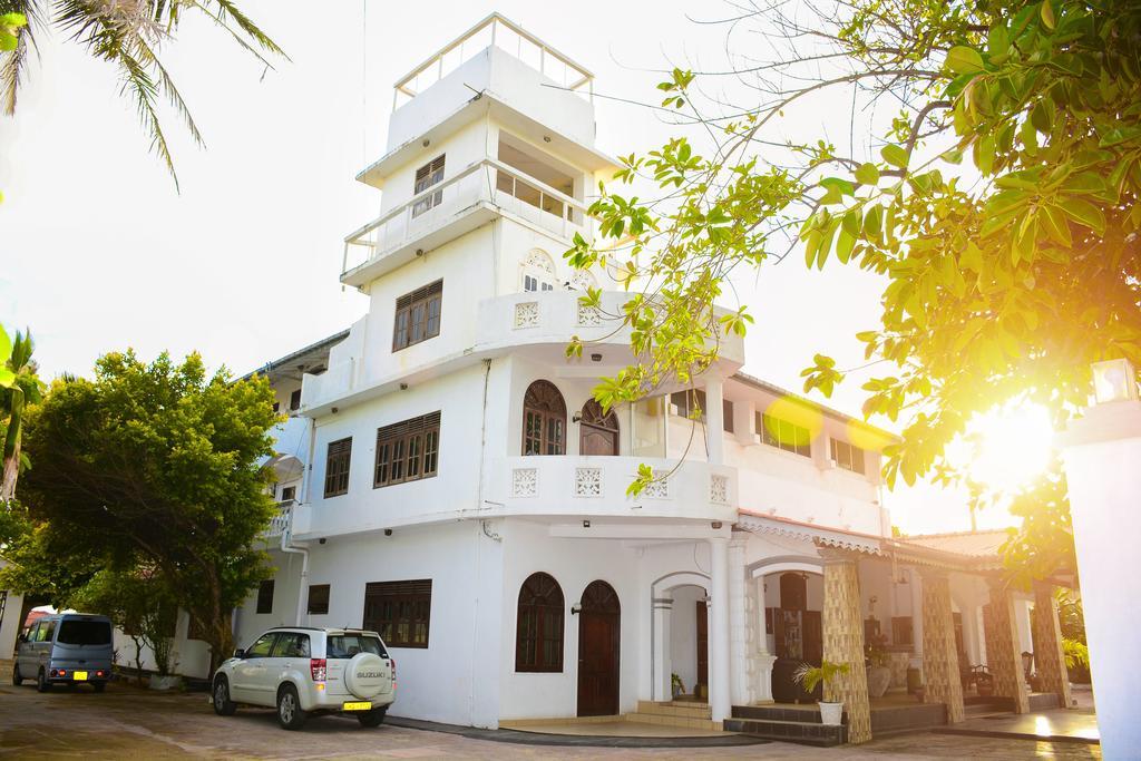 Shanthi Beach Resort Unawatuna Exteriör bild