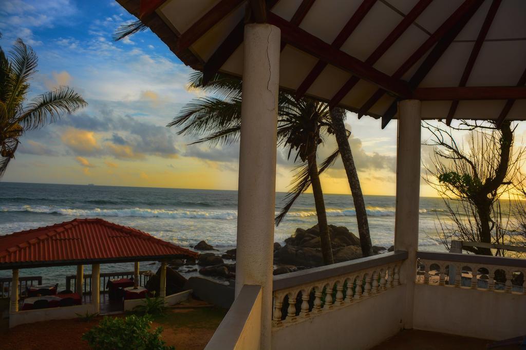 Shanthi Beach Resort Unawatuna Exteriör bild
