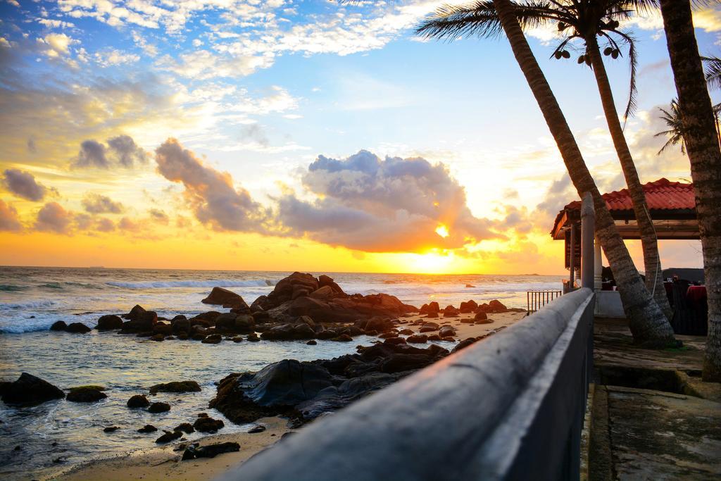 Shanthi Beach Resort Unawatuna Exteriör bild