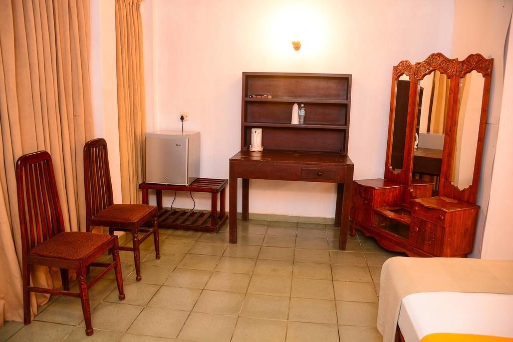 Shanthi Beach Resort Unawatuna Exteriör bild