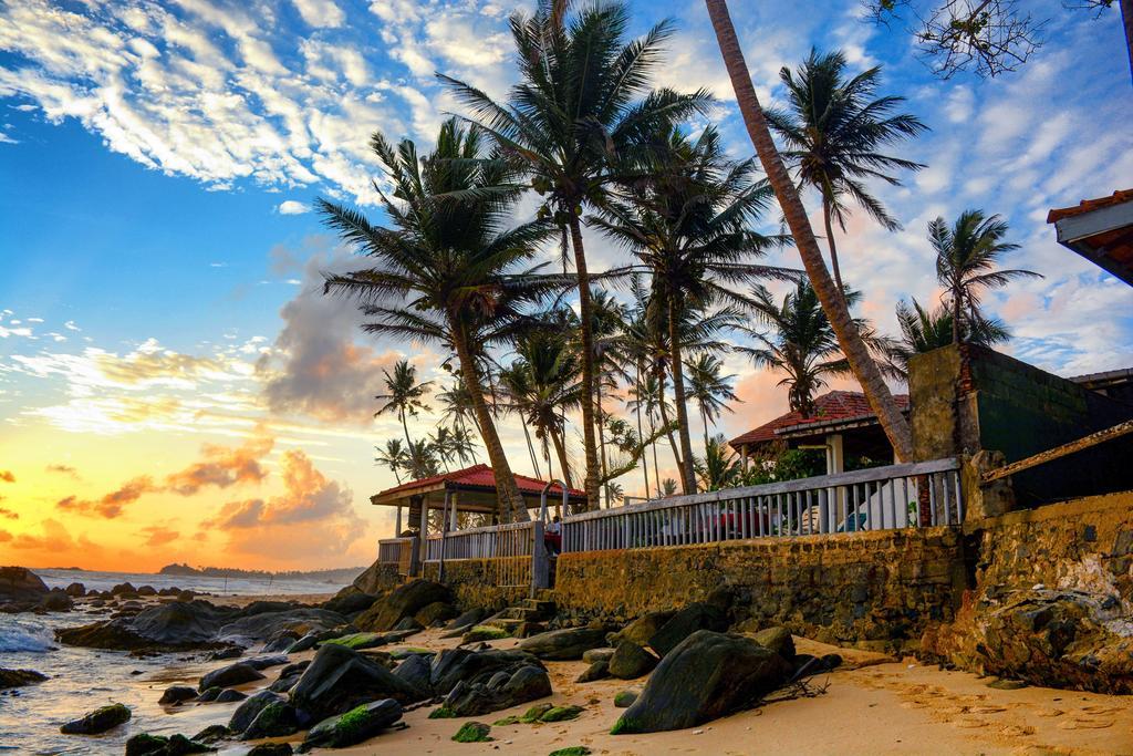 Shanthi Beach Resort Unawatuna Exteriör bild
