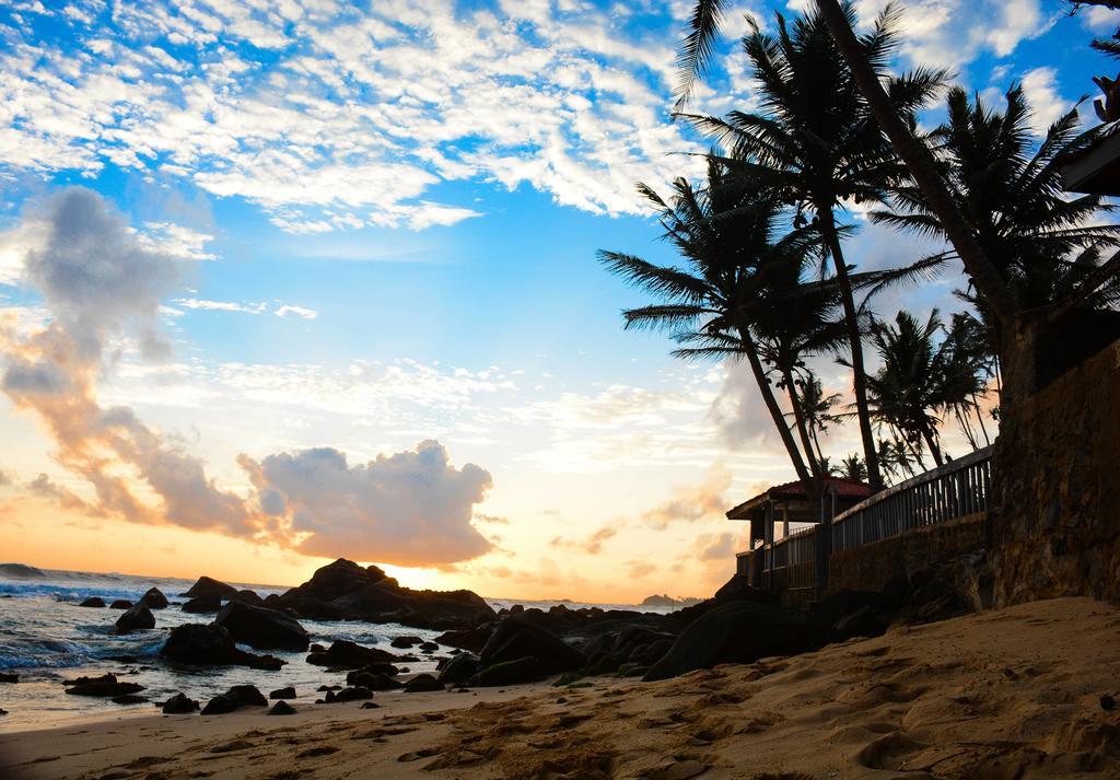 Shanthi Beach Resort Unawatuna Exteriör bild