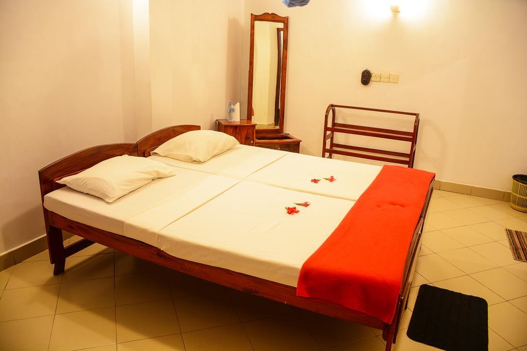 Shanthi Beach Resort Unawatuna Exteriör bild