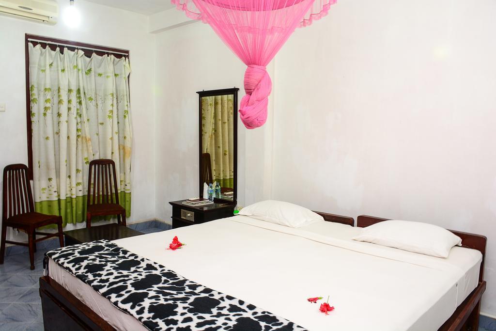 Shanthi Beach Resort Unawatuna Exteriör bild