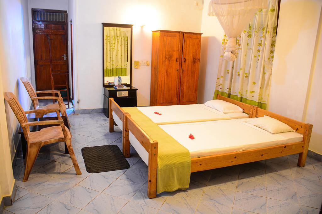 Shanthi Beach Resort Unawatuna Exteriör bild