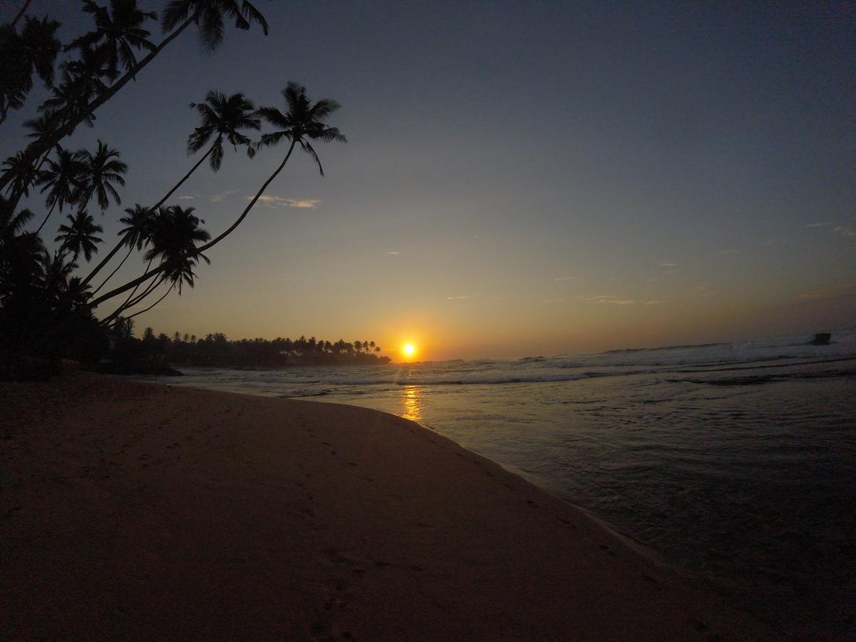 Shanthi Beach Resort Unawatuna Exteriör bild