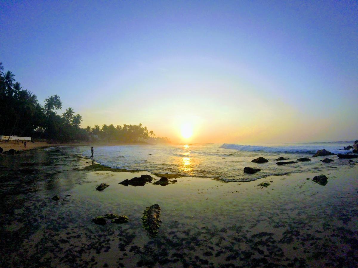 Shanthi Beach Resort Unawatuna Exteriör bild